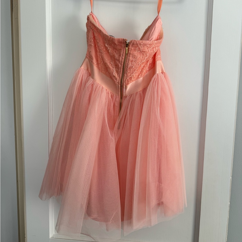 Bebe, Salmon Strapless Cocktail Dress, No Tag for Size but guessing Women’s 6-8 - Picture 3 of 6